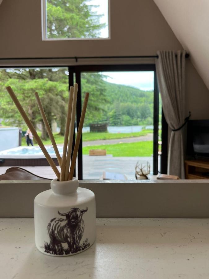 Bonnie Lodge-Lochside Location With Hot Tub Инвергарри Экстерьер фото